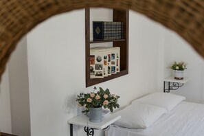 Kamar Double | Didekorasi berbeda-beda dan dilengkapi dengan perabotan berbeda-beda