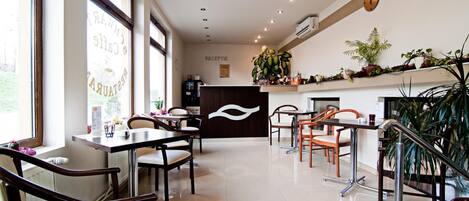 Breakfast, lunch and dinner served