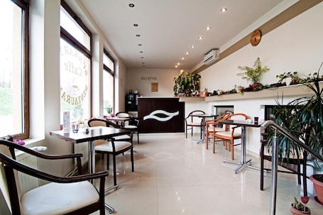 Breakfast, lunch and dinner served