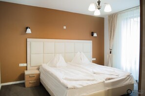 Individually decorated, individually furnished, desk, blackout drapes - Pensiunea Schwartz (Cluj-Napoca)