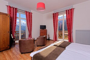 Individually decorated, individually furnished, soundproofing - Hotel Splendide (Orsieres)
