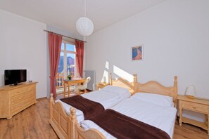 Individually decorated, individually furnished, soundproofing - Hotel Splendide (Orsieres)