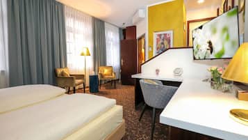 1 bedroom, hypo-allergenic bedding, minibar, desk