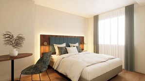 A hotel room with a bed, a chair, a table, and a potted plant. - City-Hotel Aschaffenburg (Aschaffenburg)
