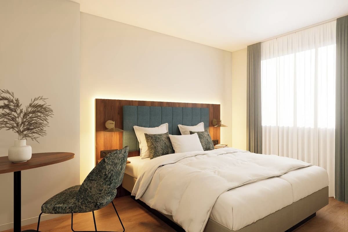 Queensize-Room | Living area | 40-inch flat-screen TV with satellite channels, TV