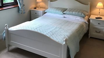 Comfort Tek Büyük Yataklı Oda, 1 Çift Kişilik Yatak, Bahçe Manzaralı | Ayrı ayrı dekore edilmiş, ayrı ayrı döşenmiş