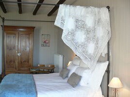 家庭房, 多张床 | 高档床上用品、办公桌、遮光窗帘、熨斗/熨板