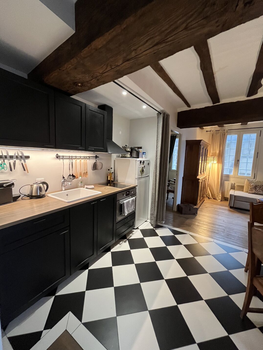 Fridge, microwave, oven, coffee/tea maker