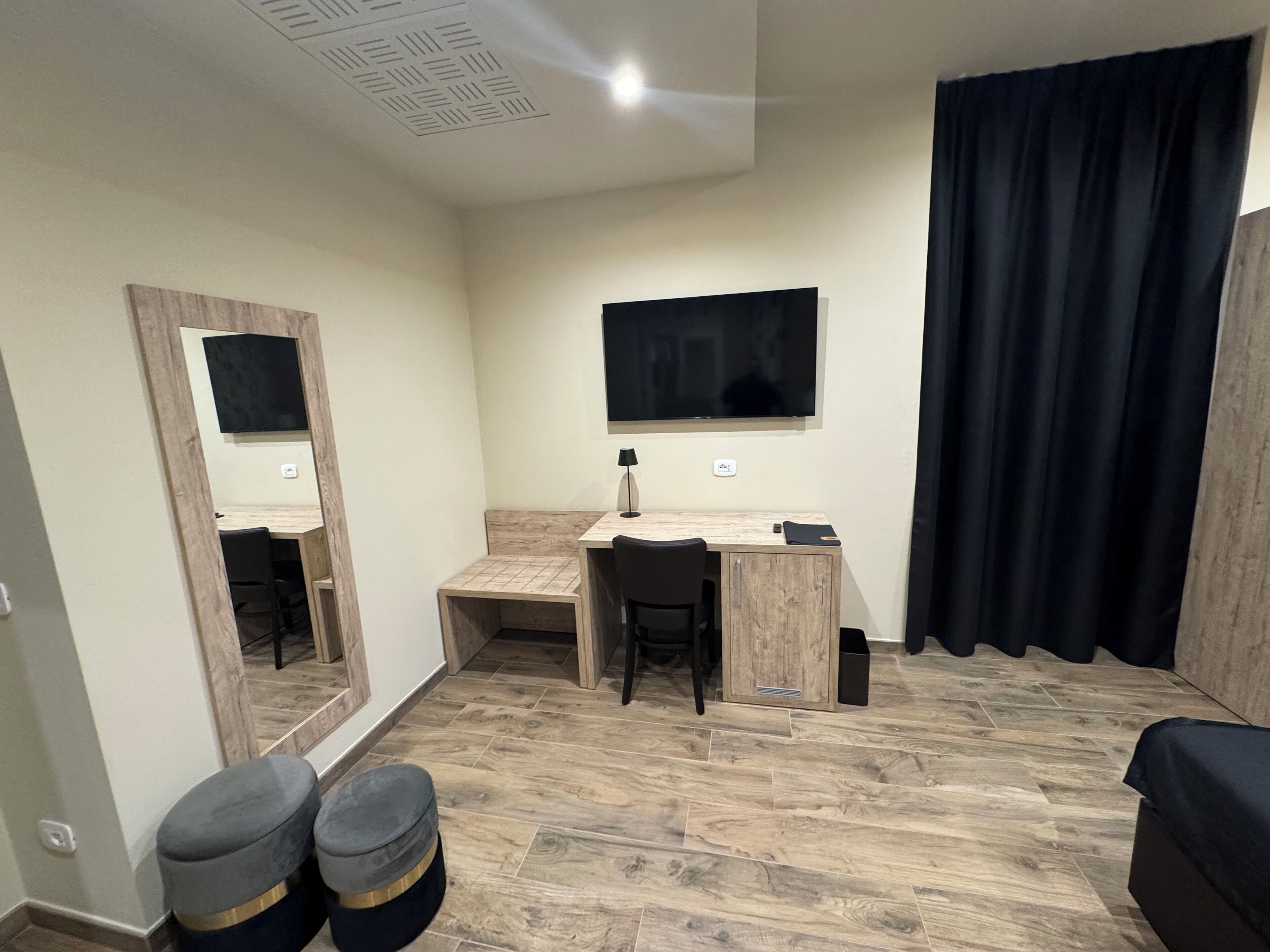 Deluxe Triple Room 8 | Bettwäsche aus ägyptischer Baumwolle, hochwertige Bettwaren, Minibar