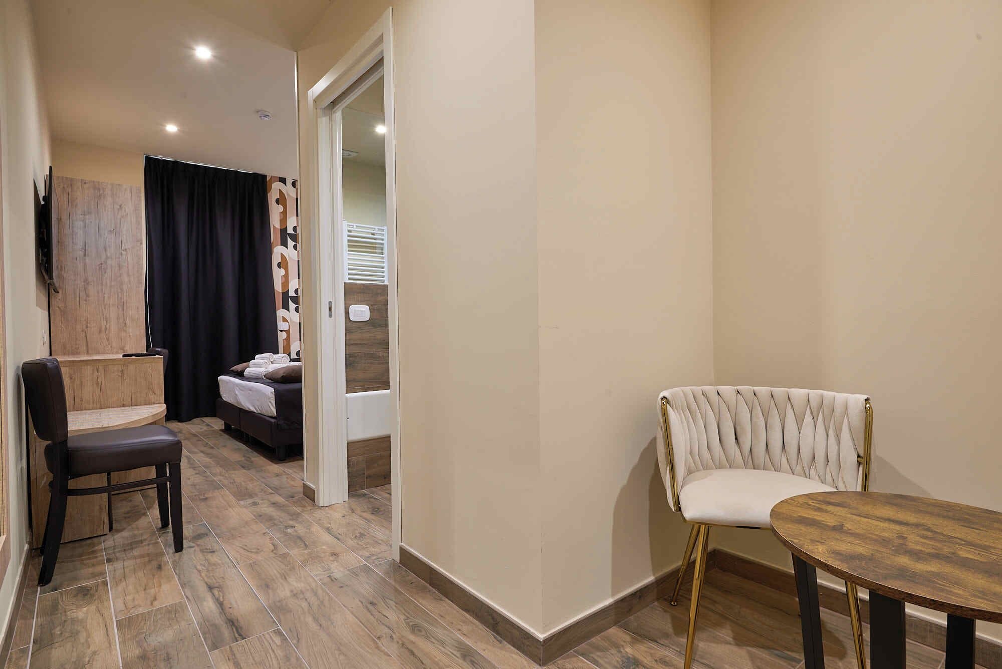 Deluxe Double Room 16 | Wohnbereich | 55-Zoll-Flachbildfernseher mit Digitalempfang