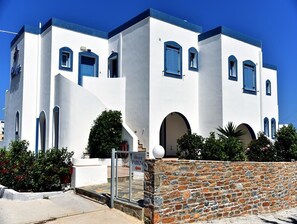 Front of property - Thealos (Syros)