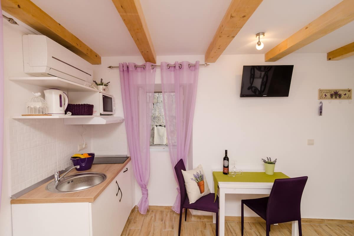 Studio (Studio Apartment (Ground floor) - APT) | Coin cuisine privé