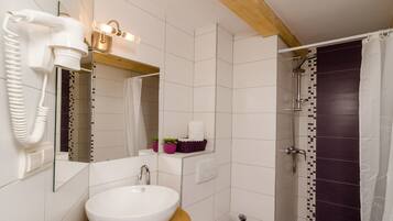 Studio, Ground Floor | Bathroom | Shower, hair dryer, towels