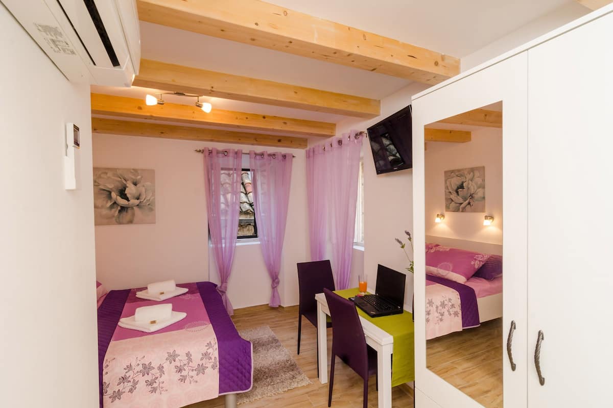 Studio (Studio Apartment with City View (Firs) | Intérieur