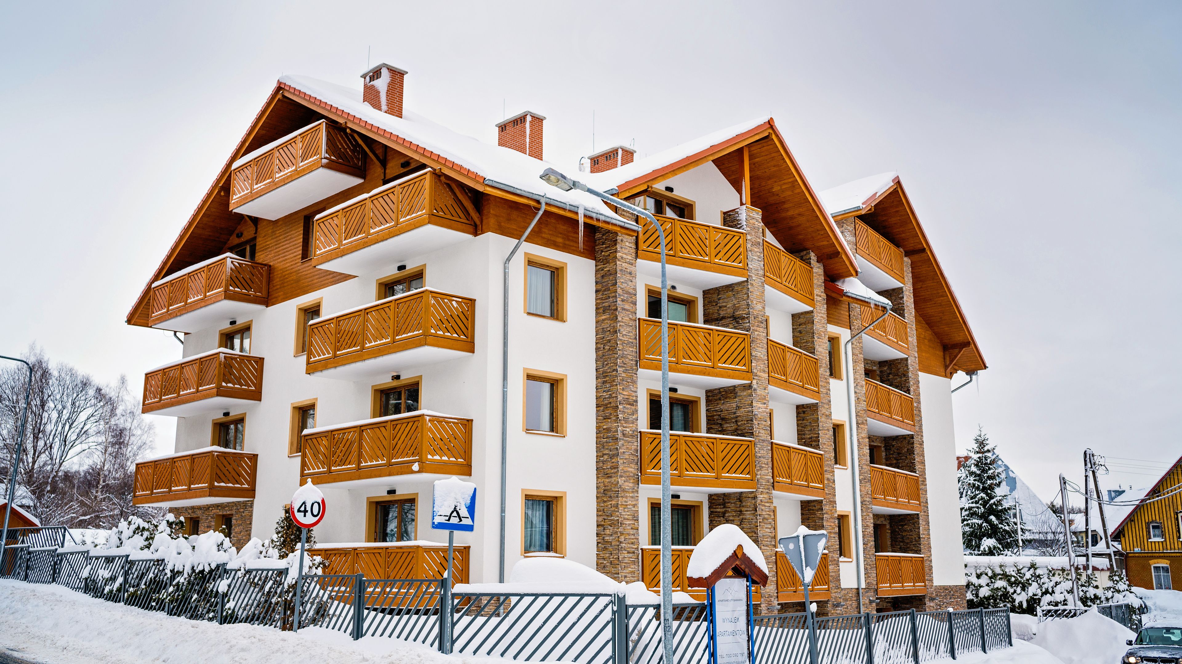 Vista frontal de la propiedad