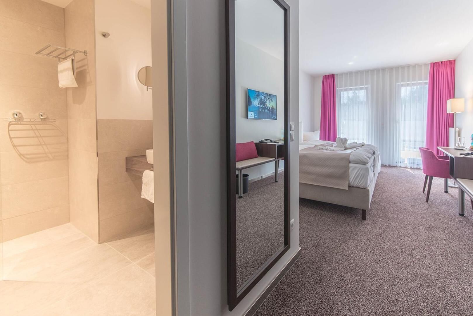 Hypo-allergenic bedding, minibar, in-room safe, blackout curtains