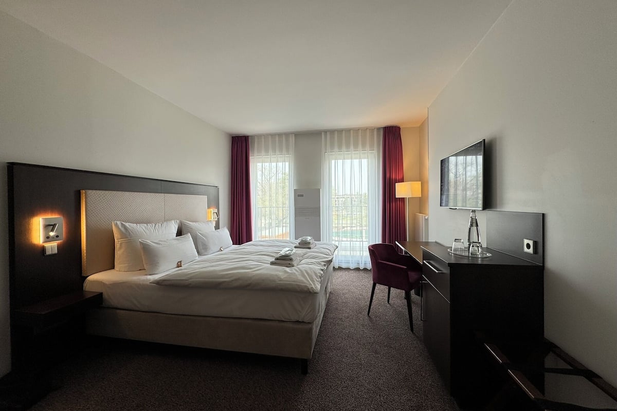 premium double room, balcony, partial lake view | 1 bedroom, hypo-allergenic bedding, minibar, in-room safe