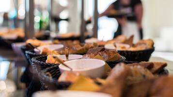 Colazione a buffet, servita tutte le mattine (25 EUR a persona)