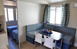 Comfort Mobile Home, 2 Bedrooms, Park View | Living area