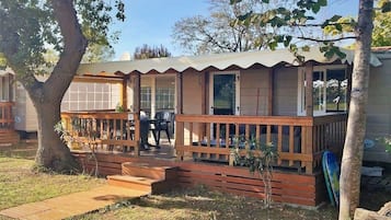 2 bedrooms, individually decorated, individually furnished