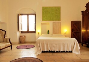 Suite estudio Deluxe (La Torre) | Cortinas opacas, wifi gratis, ropa de cama