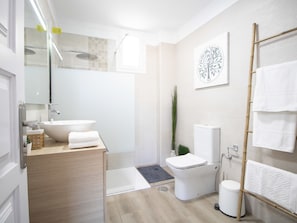 Baignoire, serviettes fournies