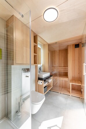 Suite in the Treetops with Sauna | Bathroom