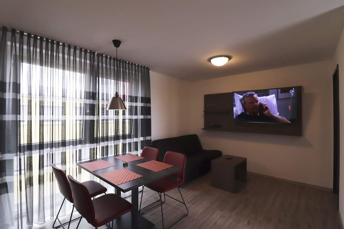 Comfort Appartement | Living room | Flat-screen TV