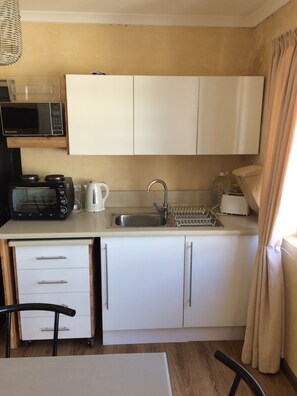 Kühlschrank, Mikrowelle, Ofen