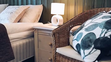 Standard tvÄbÀddsrum - utsikt mot innergÄrden | Vardagsrum