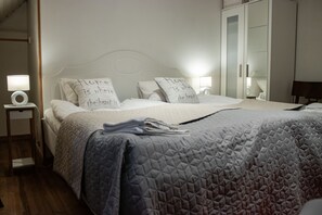 Habitación estándar con 1 cama doble o 2 individuales, vistas al patio | Zona de estar