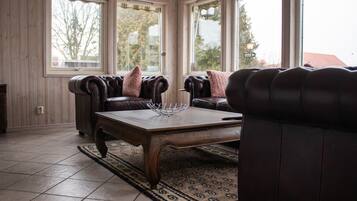 Family Room, Accessible, Courtyard View | 1 bedroom, individually furnished, blackout curtains, soundproofing