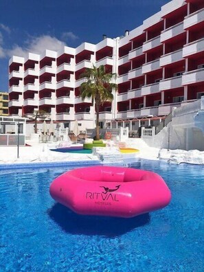 2 outdoor pools, pool umbrellas, pool loungers