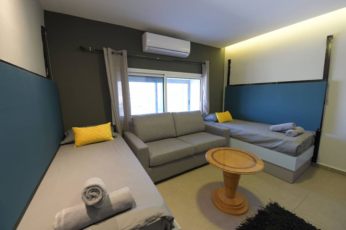 Soundproofing, free WiFi, bed sheets