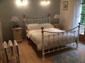 1 habitación, wifi y ropa de cama