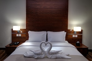 Deluxe-Doppelzimmer | Zimmersafe, Schreibtisch, schallisolierte Zimmer, Bügeleisen/Bügelbrett