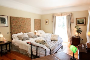 5 habitaciones, tabla de planchar con plancha, wifi y ropa de cama