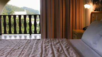 Traditional Double Room, 1 Double Bed, Non Smoking | Minibar, individually decorated, blackout drapes, rollaway beds