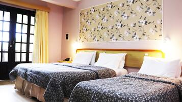 Frigobar, individualmente decorados, cortinas blackout