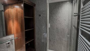 Junior-Suite, Gartenblick | Badezimmer