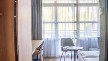 Habitación individual Confort, balcón, vista al patio | Interior