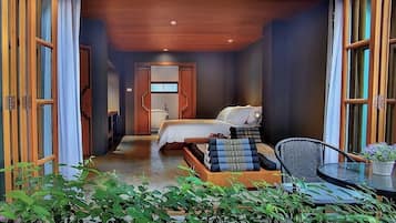 Junior Suite with Terrace | Minibar, rideaux occultants, Wi-Fi gratuit, draps fournis