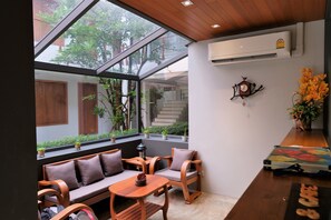 ロビー応接スペース