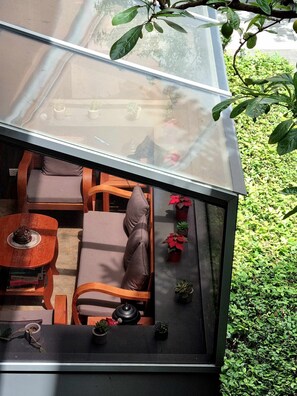 Lobby sitting area - Vali Villa Bangkok (Bangkok)