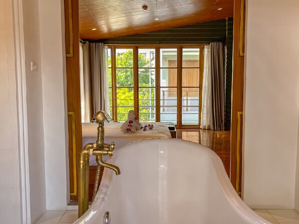 Junior Suite with Garden View | Minibar, blackout curtains, free WiFi, bed sheets - Vali Villa Bangkok (Bangkok)