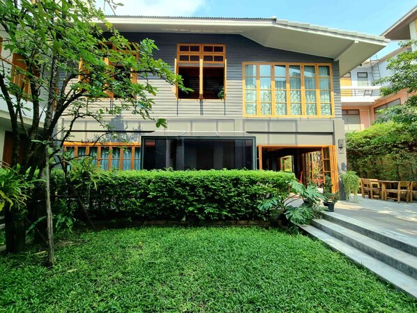 Exterior - Vali Villa Bangkok (Bangkok)
