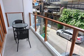 Deluxe Twin Room | Terrace/patio - Vali Villa Bangkok (Bangkok)
