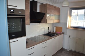 Kühlschrank, Ofen, Herdplatte, Geschirrspüler