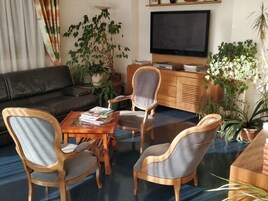 Bar lounge