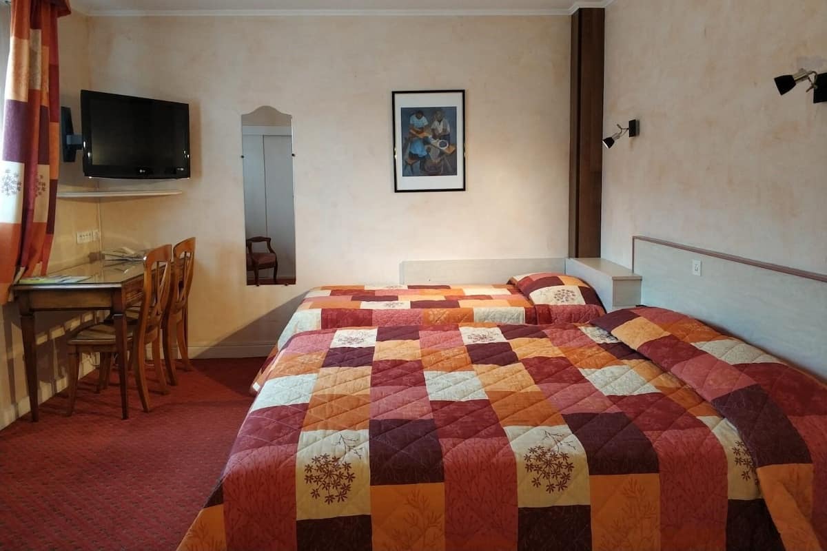 Superior Triple Room, Private Bathroom | 1 bedroom